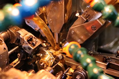 Machining on single-spindle mechanical lathe - Precision metal turnery
